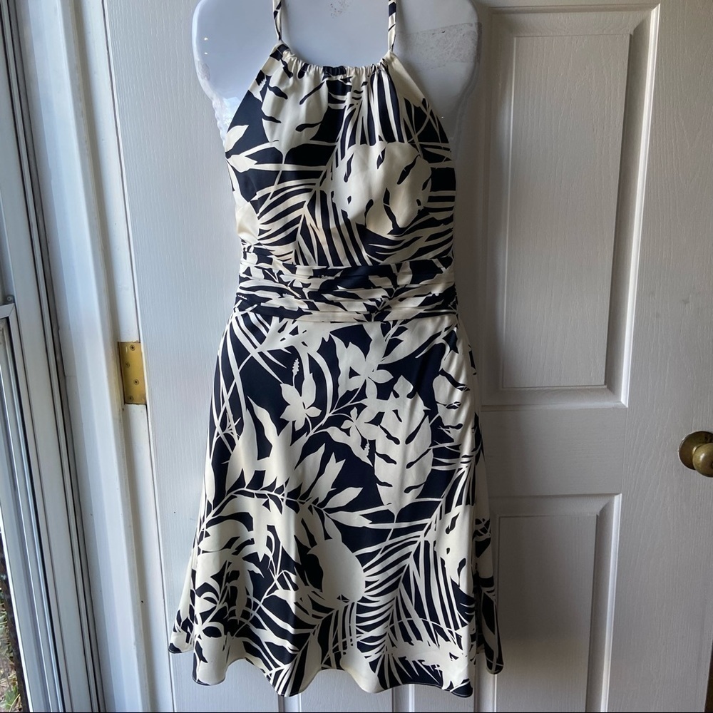 𝅺ANN Taylor NWT halter summer dress. Pleated waist  in navy and white silk.